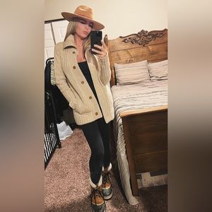 Vintage, 100% Wool Shetland, Long, Cream Color, Sweater. Size Medium